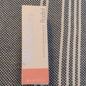 Soft focus glow drops